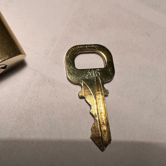 Louis Vuitton Lock & Key No. 316. Pre-2009 - Picture 2 of 8
